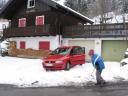 Schneeschaufeln auf der Bazora - im April