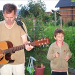 Musikus Herbert wird von Felix begleitet