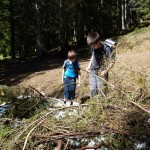 Der erste Altschnee-Rest wird im Tschuggen-Wald entdeckt